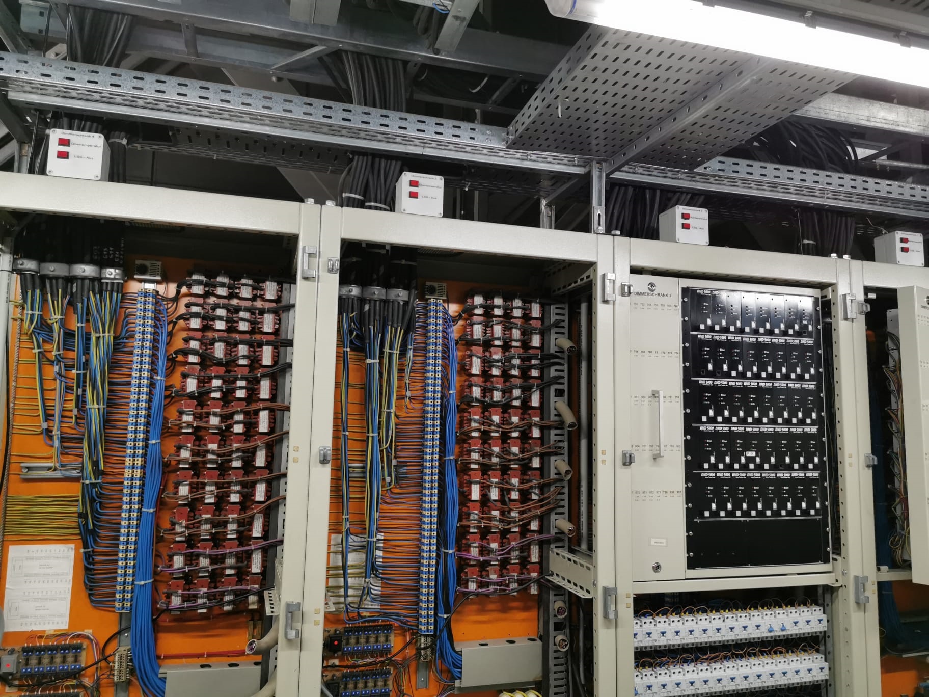 Elektrische Anlage im Burgtheater, Blick in eine technische Einrichtung